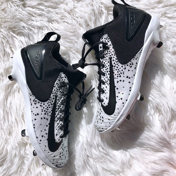 mike trout white cleats